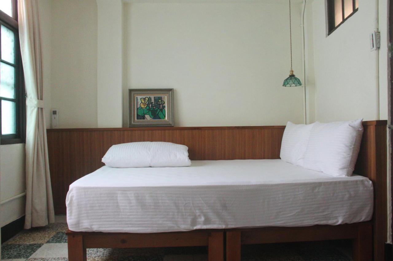 Neat Hostel Tainan Exterior foto