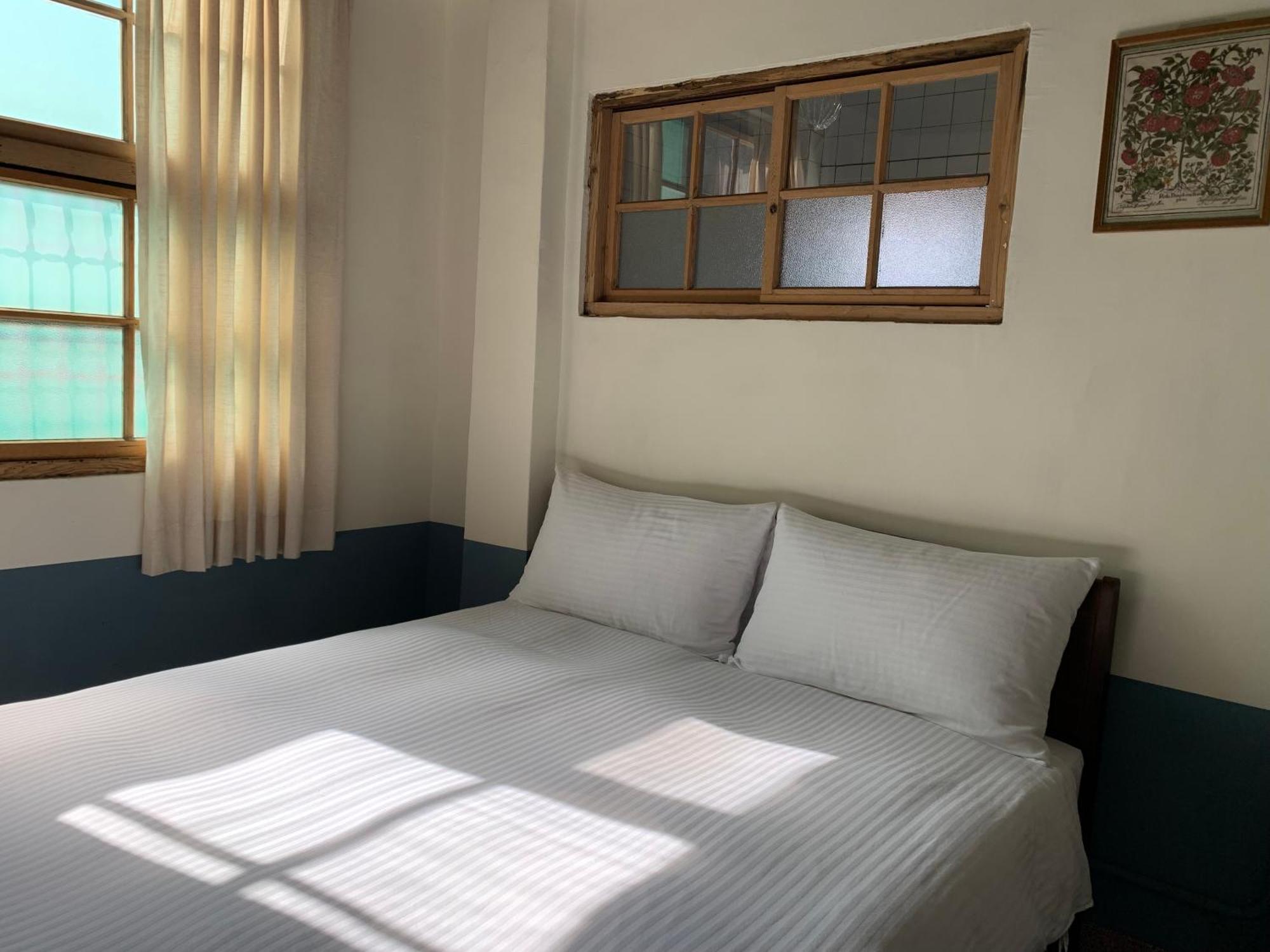 Neat Hostel Tainan Exterior foto