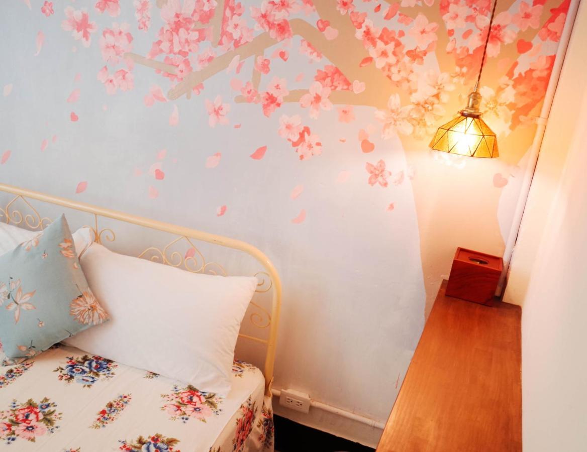 Neat Hostel Tainan Exterior foto